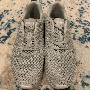 NoBull workout shoes size 9